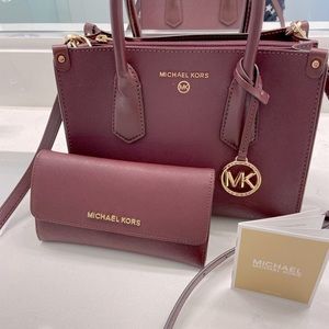 BEAUTIFUL MICHAEL KORS CROSSBODY BAG WITH MATCHING WALLET!!